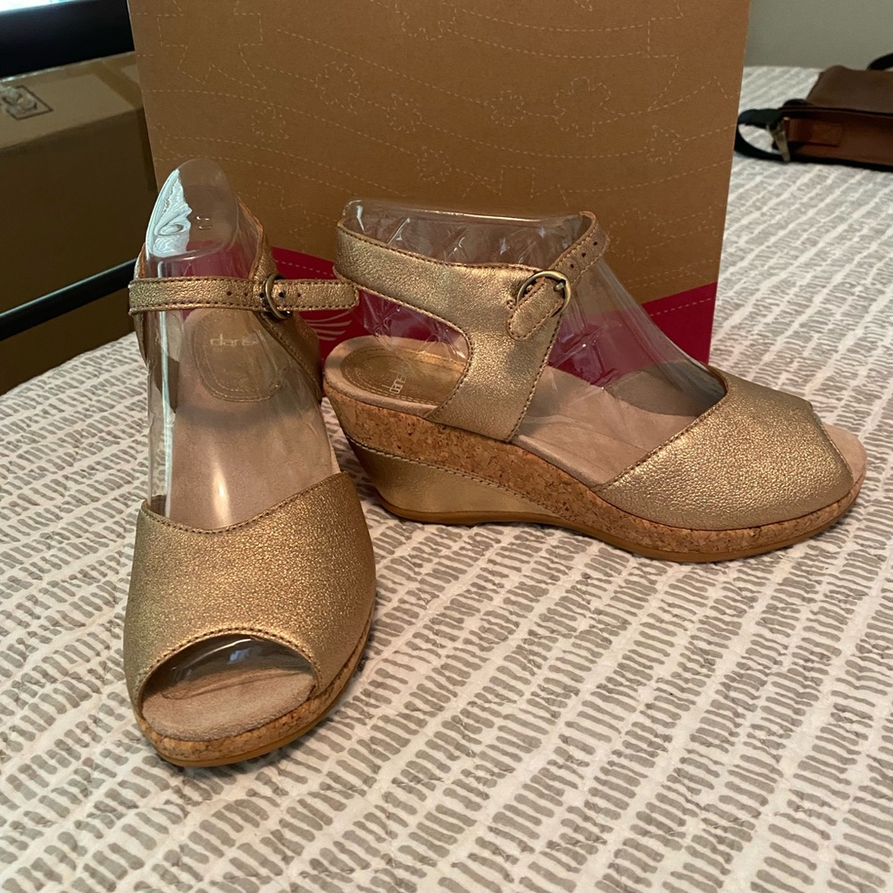 Dansko wedges size 39